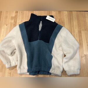 GREY BANDIT WOMWNS SMALL PULLOVER JACKET NWT